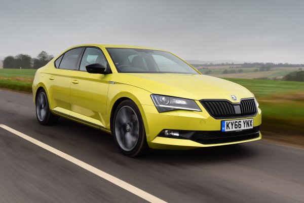 Бесштыревые доводчики дверей на Skoda Superb 2008-2023г