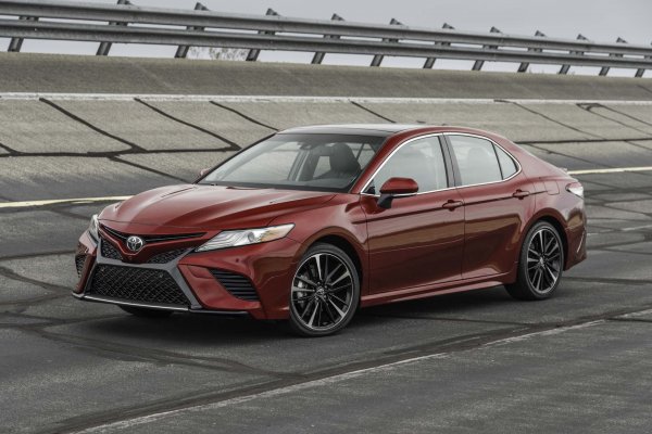 Бесштыревые доводчики дверей на Toyota Camry XV70 2018-2025г